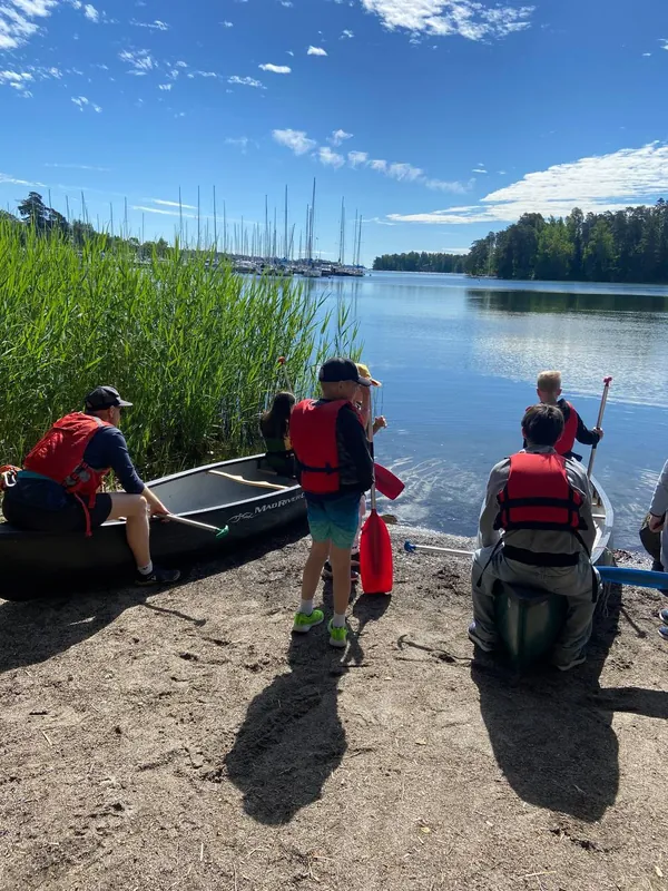 Спускаем каноэ на воду